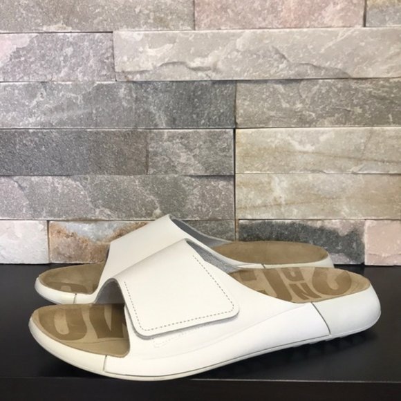 ECCO Women's Cozmo One Band Slide Sandal - Picture 7 of 9